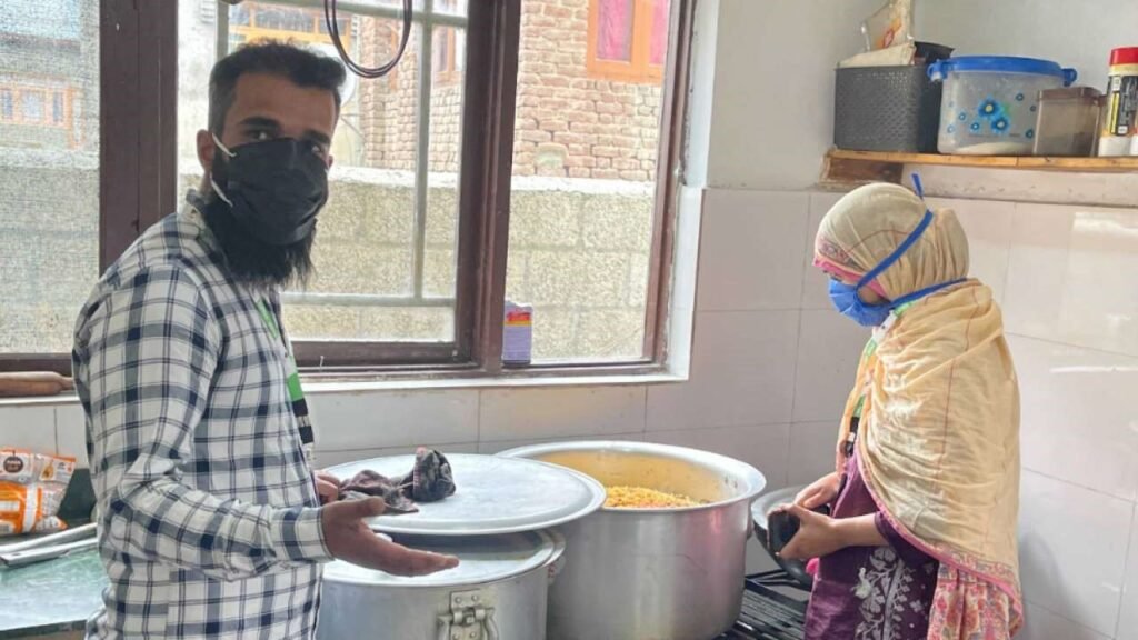 Couple from Sringar delivers hygienic, home-cooked food to promote healthy food habits